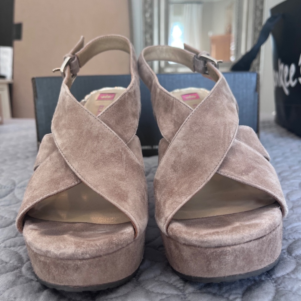 Elaine Turner brown suede heel size 7.5